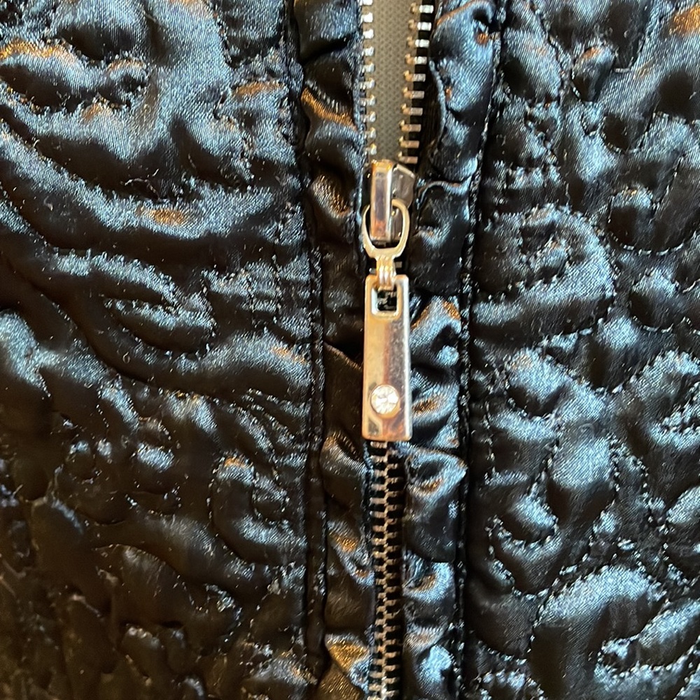 WHBM Thin Quilted Outer Vest Black - Picture 8 of 10